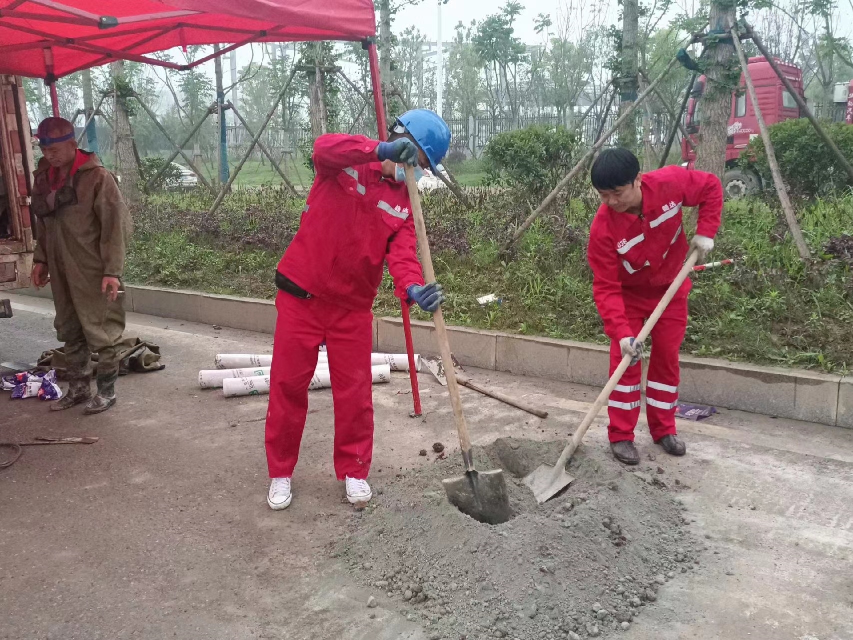 郾城管道疏通哪家好】及时进行市政管道清淤